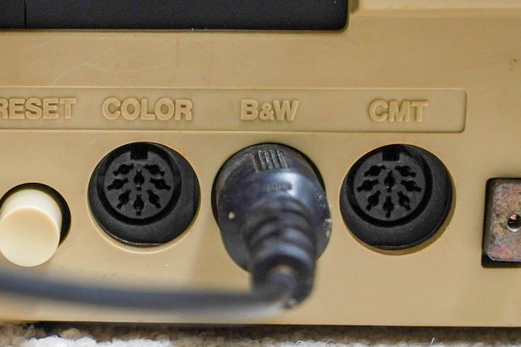 BWConnector PC-8001mkIIにグリーンディスプレイを接続!令和に蘇る「緑の文字」